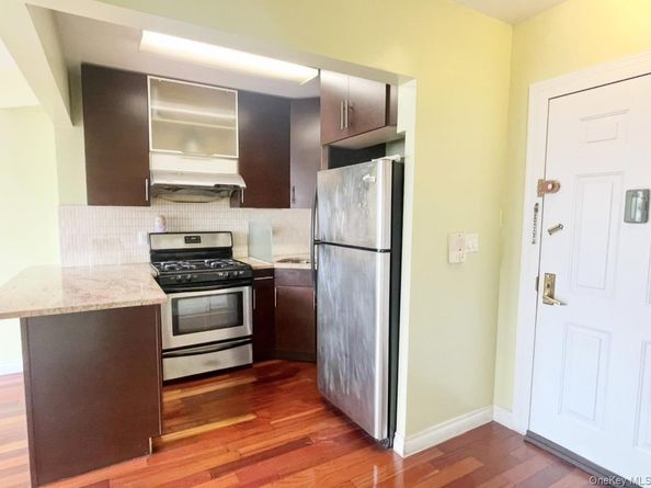 71-19 162 Street 2I, Fresh Meadows NY 11365