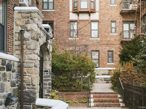 160-15 Powells Cove Boulevard A304, Beechhurst NY 11357