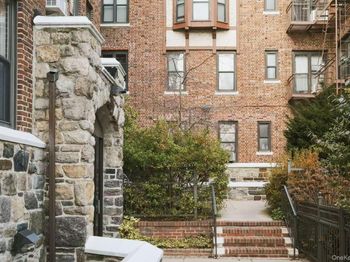 160-15 Powells Cove Boulevard