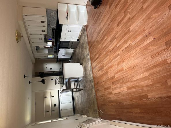 93 Village Circle W, Manorville NY 11949