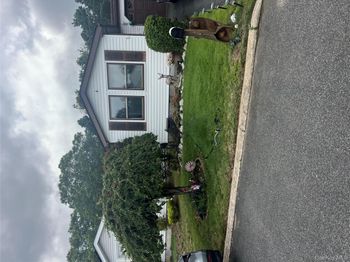 93 Village Circle W
