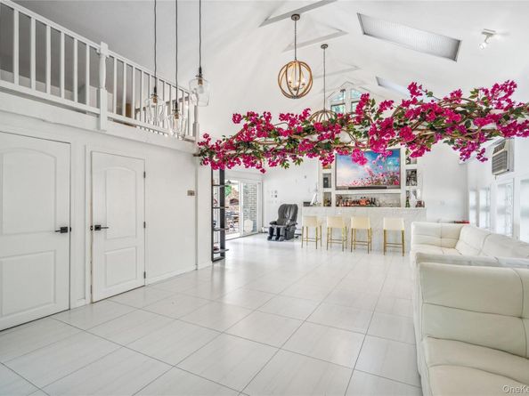 213 Guinea Woods Road, Old Westbury NY 11568