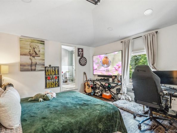 213 Guinea Woods Road, Old Westbury NY 11568