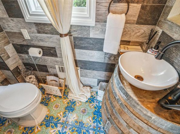 213 Guinea Woods Road, Old Westbury NY 11568