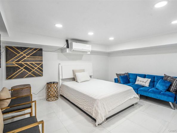 213 Guinea Woods Road, Old Westbury NY 11568