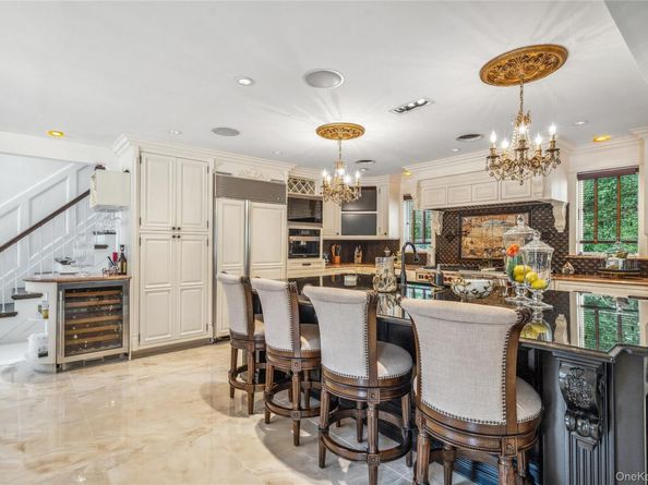 213 Guinea Woods Road, Old Westbury NY 11568