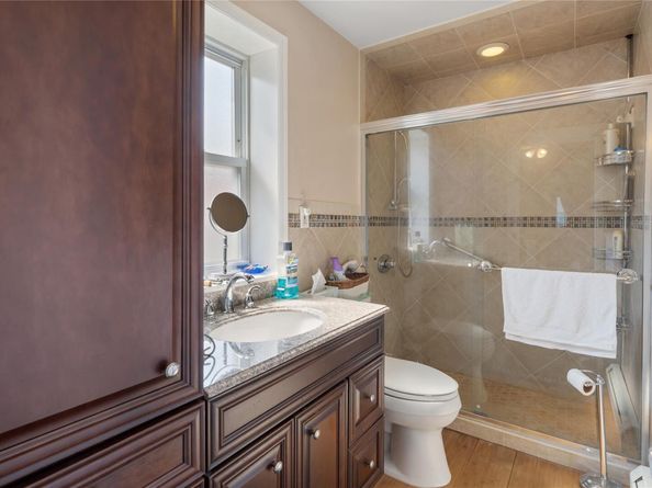 Undisclosed Address #894058, Bronx NY 10461