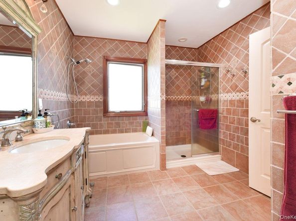385 Oceanside Parkway, Oceanside NY 11572