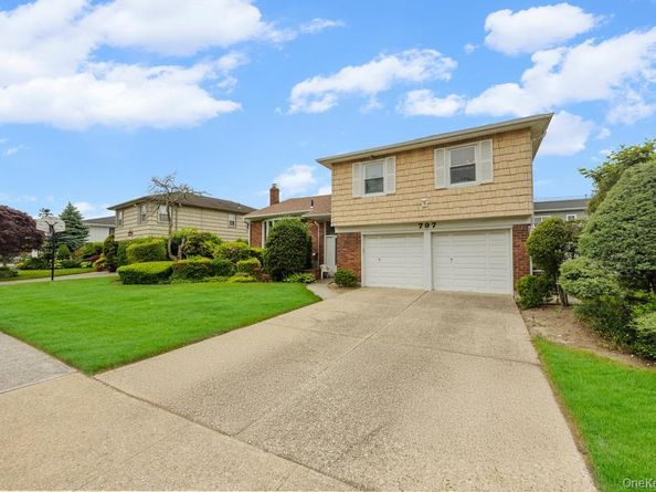 797 Caldwell Avenue, North Woodmere NY 11581