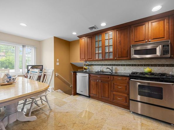 797 Caldwell Avenue, North Woodmere NY 11581
