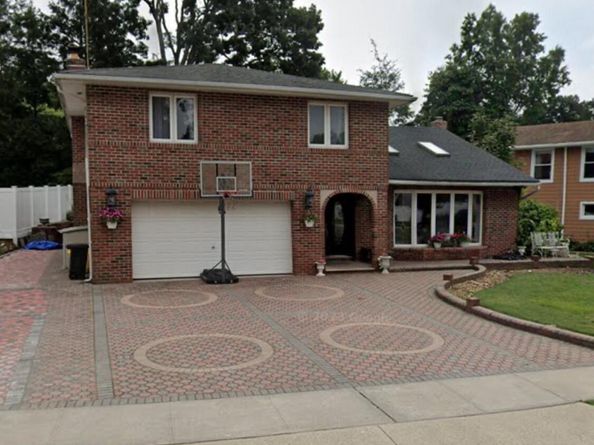 48 Robin Lane, Plainview NY 11803