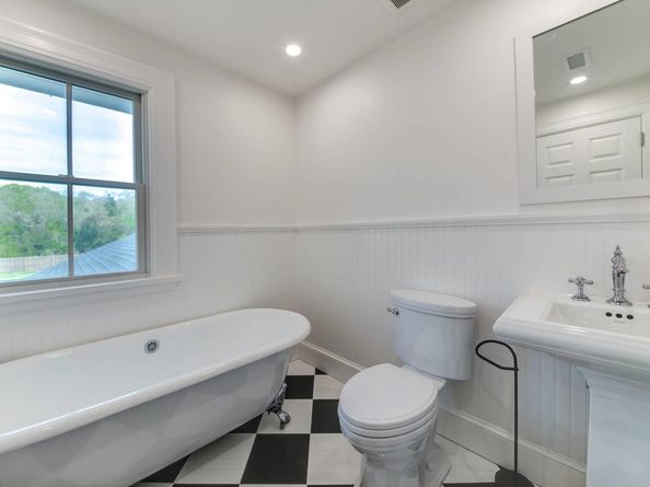 11 Shinnecock Road, Hampton Bays NY 11946