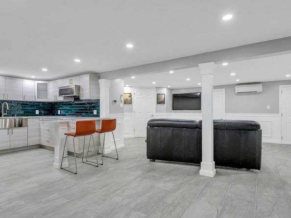21 Buttonwood Drive, Dix Hills NY 11746