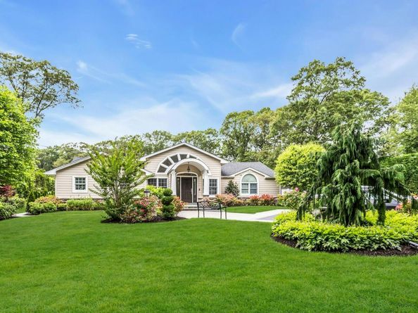 21 Buttonwood Drive, Dix Hills NY 11746
