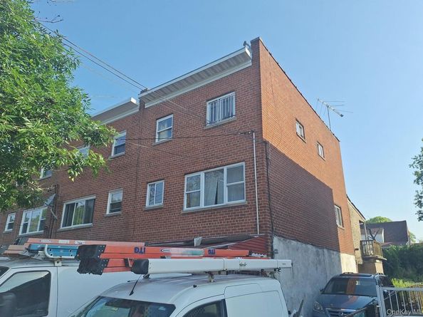 1037 E 219th Street, Bronx NY 10469
