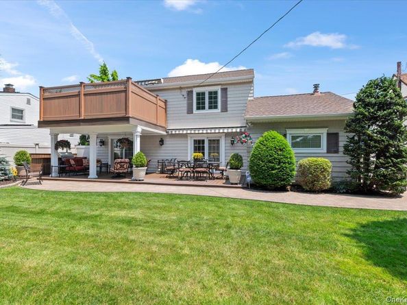 105 Sunrise Lane, Levittown NY 11756