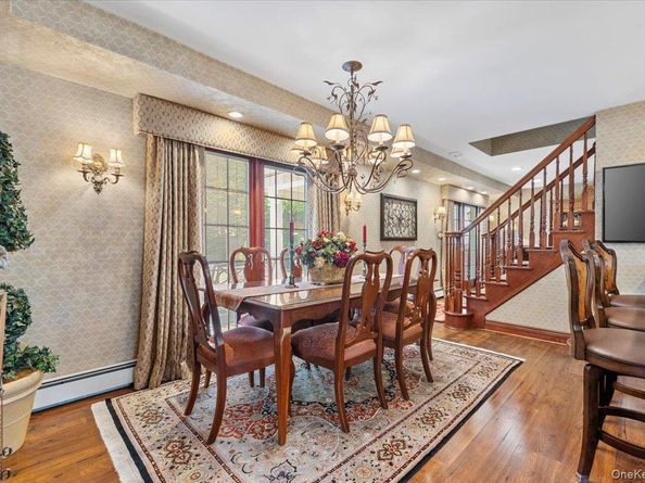 105 Sunrise Lane, Levittown NY 11756