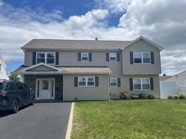 15 Fence Lane, Levittown NY 11756