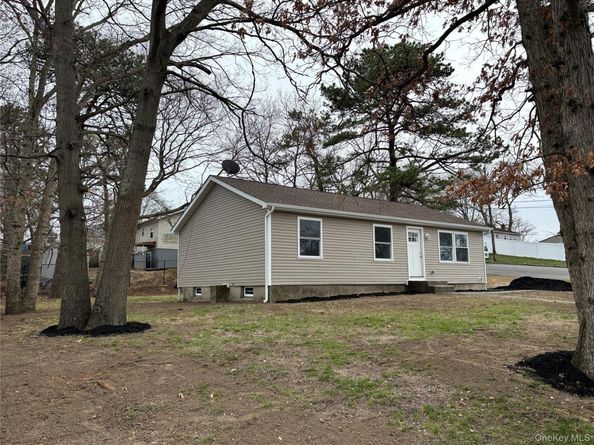 159 Washington Avenue, Wheatley Heights NY 11798