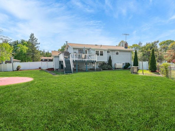 47 Briarwood Road, Wheatley Heights NY 11798