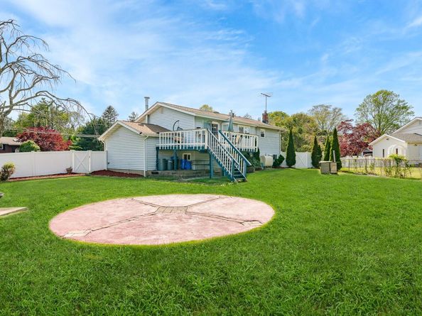 47 Briarwood Road, Wheatley Heights NY 11798