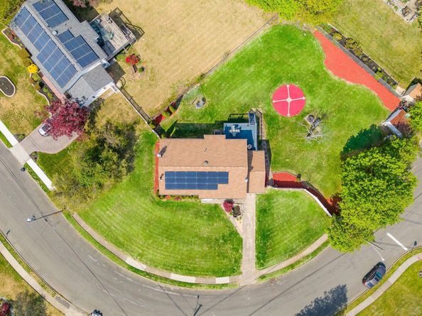 47 Briarwood Road, Wheatley Heights NY 11798
