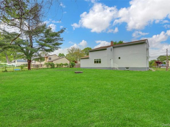 16 Allegheny Drive W, Farmingville NY 11738