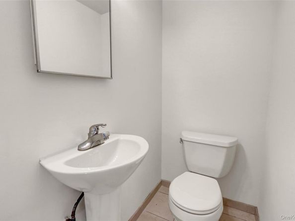 16 Allegheny Drive W, Farmingville NY 11738