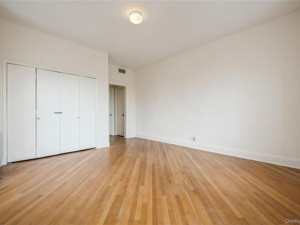 1175 E Broadway 2J, Hewlett NY 11557