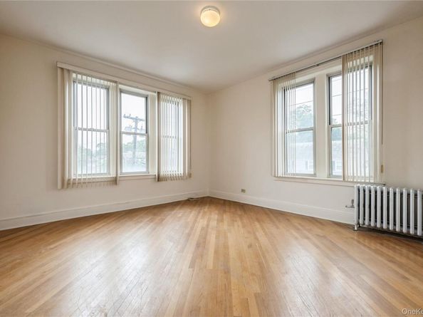 1175 E Broadway 2J, Hewlett NY 11557