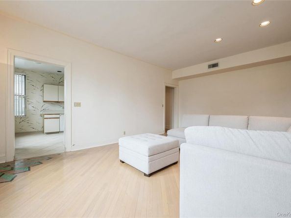 1175 E Broadway 2J, Hewlett NY 11557