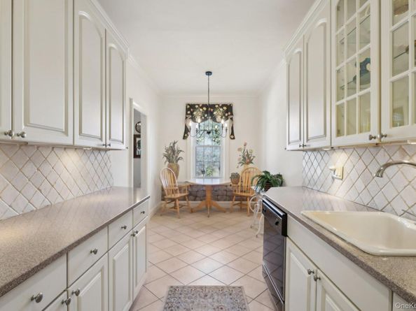 12 Hamilton B5, Garden City NY 11530