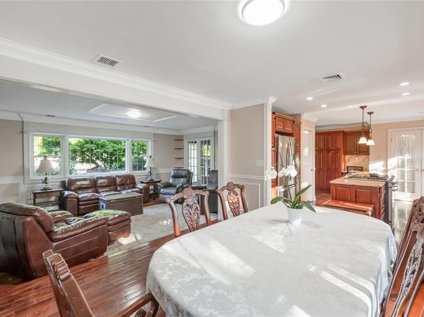 7 Junior Drive, Ronkonkoma NY 11779