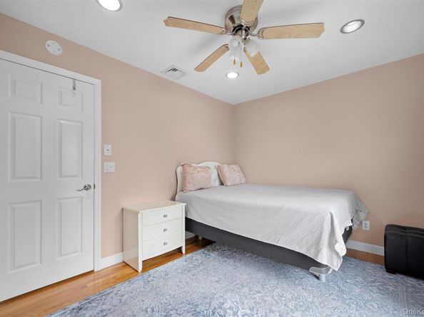 15 Oakhurst Street, Huntington Station NY 11746