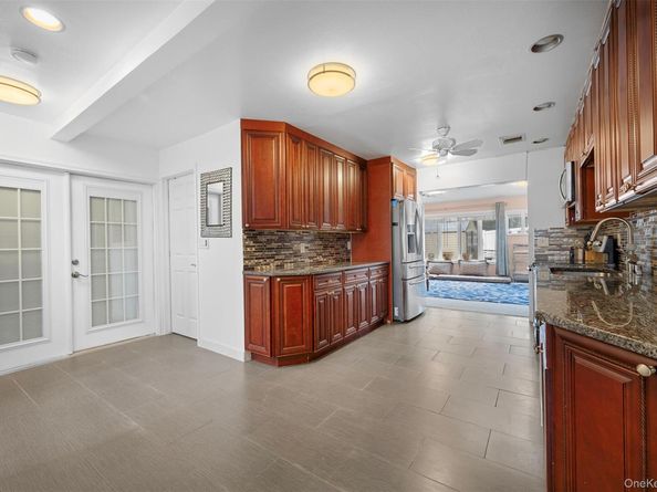 15 Oakhurst Street, Huntington Station NY 11746