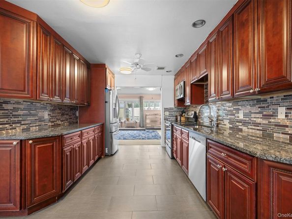 15 Oakhurst Street, Huntington Station NY 11746