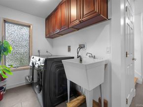 15 Oakhurst Street, Huntington Station NY 11746