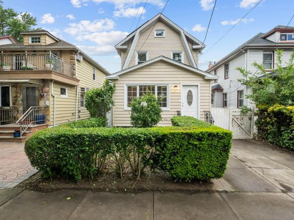 11028 213th Street, Queens Village NY 11429