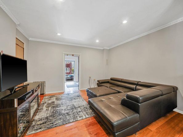 70-27 69th Street, Glendale NY 11385