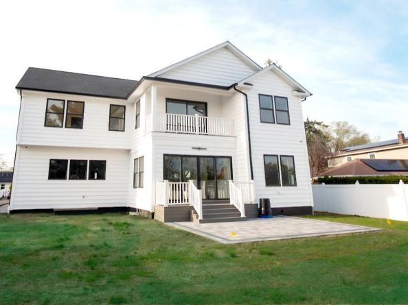 2566 Aster Place N, Westbury NY 11590