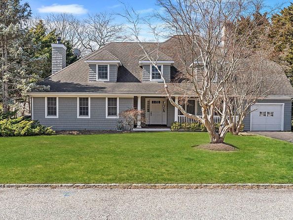 18 Landing Lane, East Quogue NY 11942