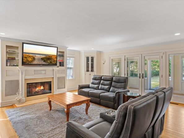 18 Landing Lane, East Quogue NY 11942