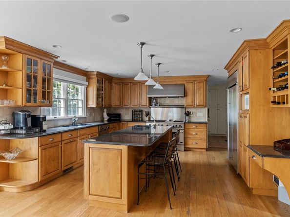 18 Landing Lane, East Quogue NY 11942