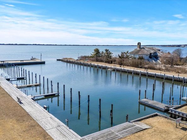 18 Landing Lane, East Quogue NY 11942
