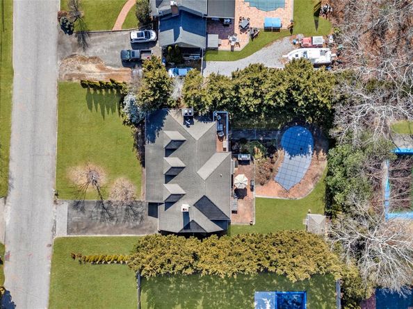 18 Landing Lane, East Quogue NY 11942