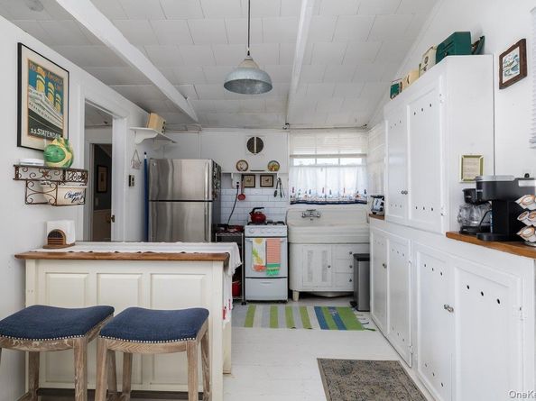 19 Anchor Path, Baiting Hollow NY 11933