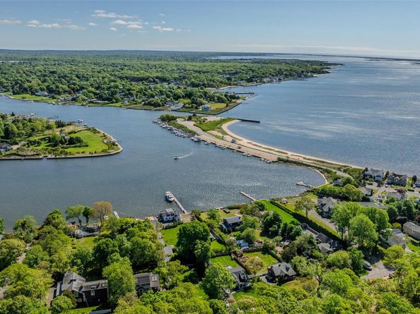 53 Old Neck Road S, Center Moriches NY 11934
