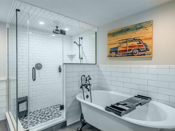 53 Old Neck Road S, Center Moriches NY 11934