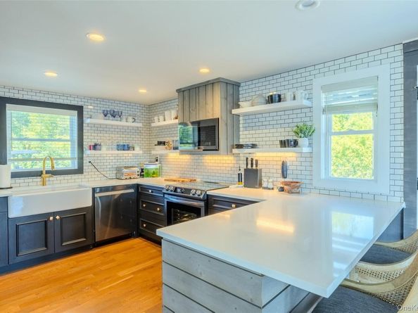 53 Old Neck Road S, Center Moriches NY 11934