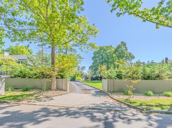 53 Old Neck Road S, Center Moriches NY 11934